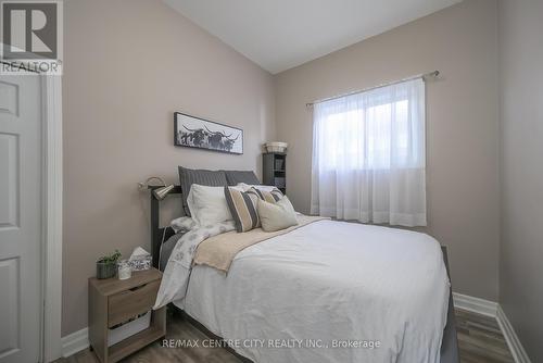 99 St Julien Street, London, ON - Indoor Photo Showing Bedroom