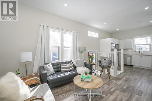 99 St Julien Street, London, ON - Indoor Photo Showing Living Room