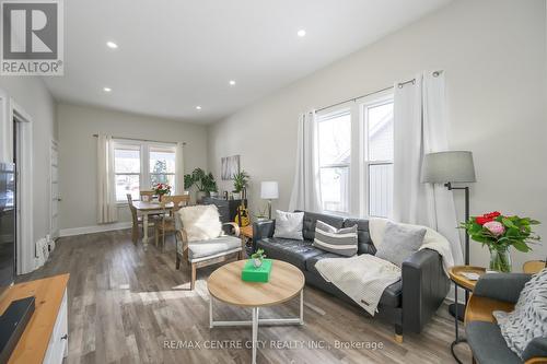 99 St Julien Street, London, ON - Indoor Photo Showing Living Room