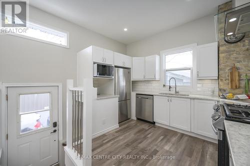 99 St Julien Street, London, ON - Indoor Photo Showing Kitchen