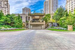 2701 - 3880 DUKE OF YORK BOULEVARD  Mississauga, ON L5B 4M7