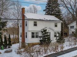 23 Chestnut Avenue  Wolfville, NS B4P 1V7