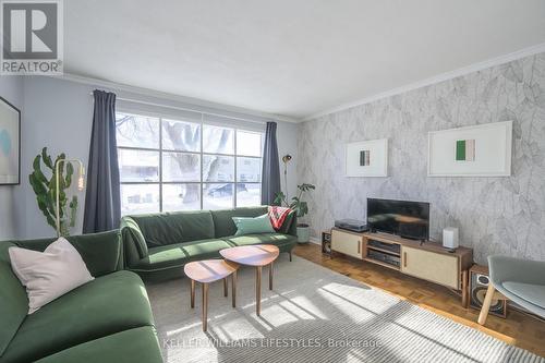 74 Wellesley Crescent, London, ON - Indoor Photo Showing Living Room