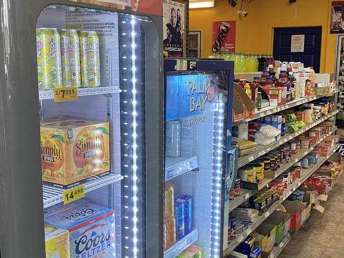 Commerce - 82 Boul. Ste-Madeleine, Trois-Rivières, QC 