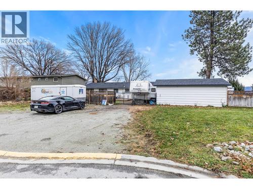 4194 Beach Avenue, Peachland, BC - Outdoor