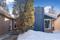 427 Kingsmere BOULEVARD  Saskatoon, SK S7J 3T9