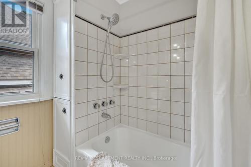 74 Balmoral Avenue S, Hamilton, ON - Indoor Photo Showing Bathroom