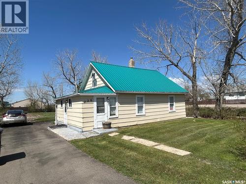 326 Taylor Street, Bienfait, SK - Outdoor