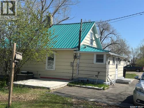 326 Taylor Street, Bienfait, SK - Outdoor