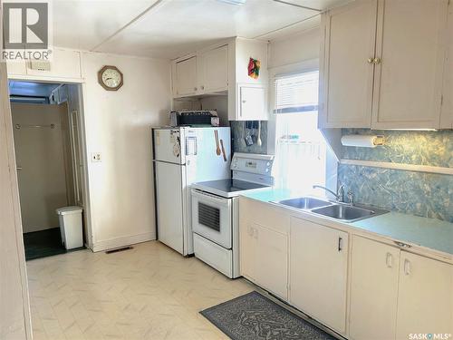 326 Taylor Street, Bienfait, SK - Indoor Photo Showing Kitchen With Double Sink
