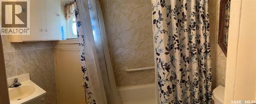 326 Taylor Street, Bienfait, SK - Indoor Photo Showing Bathroom