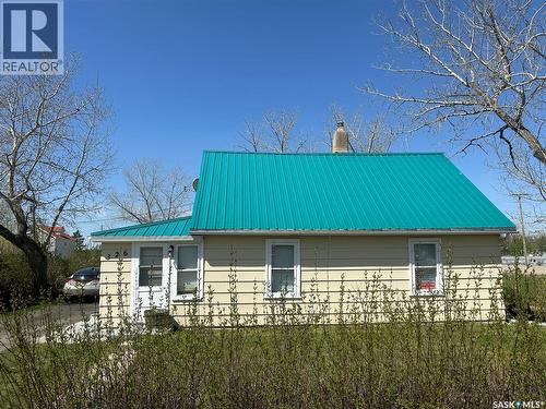 326 Taylor Street, Bienfait, SK - Outdoor