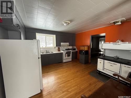 . Railway Avenue, Gladmar, SK - Indoor