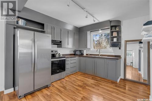 2515 Hanover Avenue, Saskatoon, SK - Indoor Photo Showing Kitchen