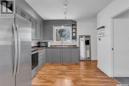 2515 Hanover Avenue, Saskatoon, SK - Indoor Photo Showing Kitchen