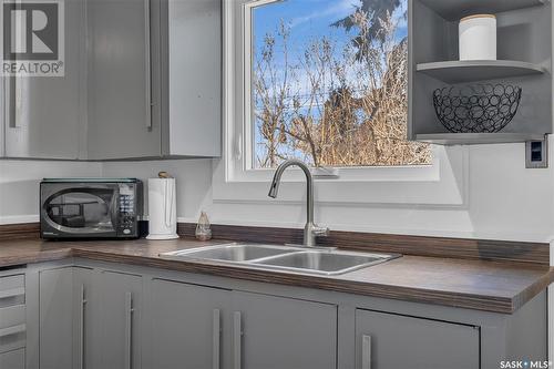 2515 Hanover Avenue, Saskatoon, SK - Indoor Photo Showing Kitchen With Double Sink