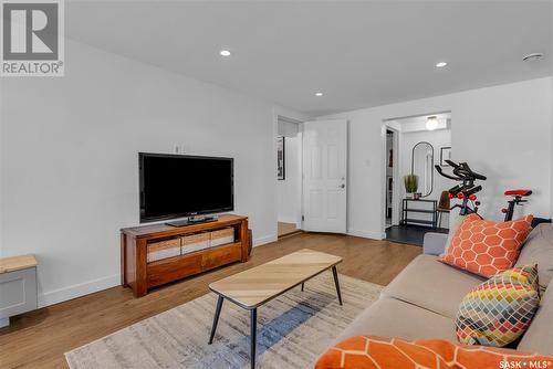 2515 Hanover Avenue, Saskatoon, SK - Indoor Photo Showing Living Room