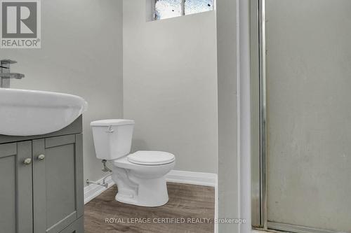 637 Ross Street, London, ON - Indoor Photo Showing Bathroom