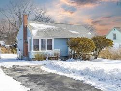 27 Walker Street  Dartmouth, NS B2X 1B2