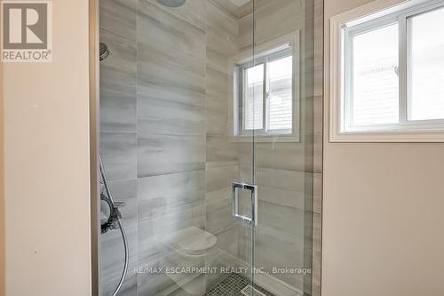 291 Glen Afton Drive, Burlington, ON - Indoor Photo Showing Bathroom