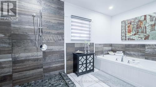 252 Walter Avenue N, Hamilton, ON - Indoor Photo Showing Bathroom