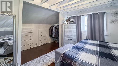 252 Walter Avenue N, Hamilton, ON - Indoor Photo Showing Bedroom