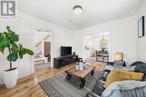 21 Major Street, Kitchener, ON - Indoor Photo Showing Living Room