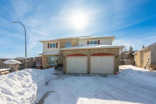 76 Ambergate Drive, Winnipeg, MB - Outdoor