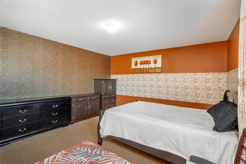 76 Ambergate Drive, Winnipeg, MB - Indoor Photo Showing Bedroom