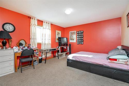 76 Ambergate Drive, Winnipeg, MB - Indoor Photo Showing Bedroom