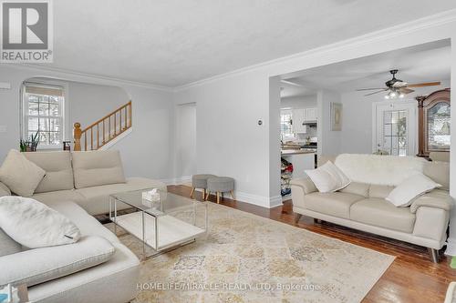 4 Glendale Avenue, London, ON - Indoor Photo Showing Living Room