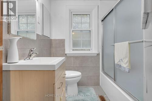 4 Glendale Avenue, London, ON - Indoor Photo Showing Bathroom