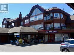 3743 DELBROOK AVENUE  North Vancouver, BC V7W 2E5