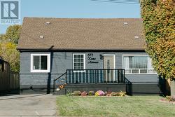 673 KNOX AVENUE  Hamilton, ON L8H 6K4