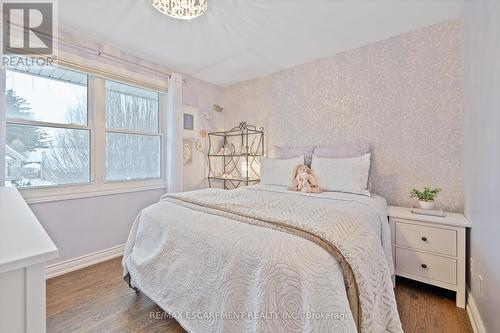 344 Camelot Court, Burlington, ON - Indoor Photo Showing Bedroom