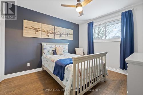 344 Camelot Court, Burlington, ON - Indoor Photo Showing Bedroom