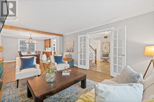 344 Camelot Court, Burlington, ON - Indoor Photo Showing Living Room