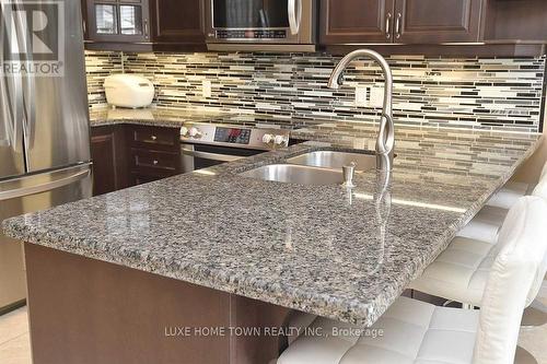 36 Chartwell Circle, Hamilton, ON - Indoor Photo Showing Kitchen With Double Sink With Upgraded Kitchen