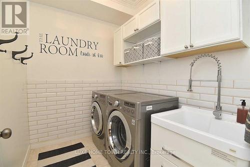 36 Chartwell Circle, Hamilton, ON - Indoor Photo Showing Laundry Room