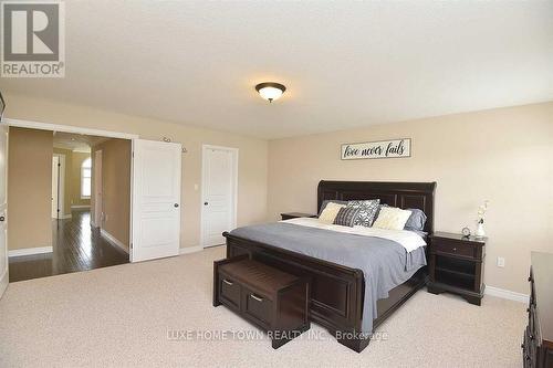 36 Chartwell Circle, Hamilton, ON - Indoor Photo Showing Bedroom