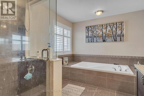 36 Chartwell Circle, Hamilton, ON - Indoor Photo Showing Bathroom