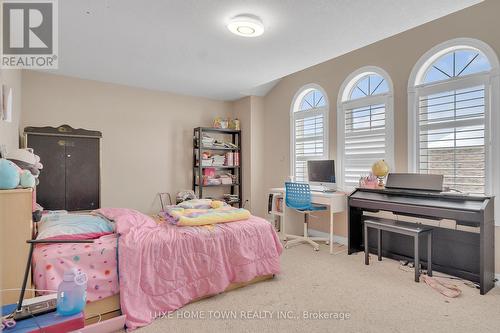 36 Chartwell Circle, Hamilton, ON - Indoor Photo Showing Bedroom