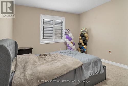 36 Chartwell Circle, Hamilton, ON - Indoor Photo Showing Bedroom