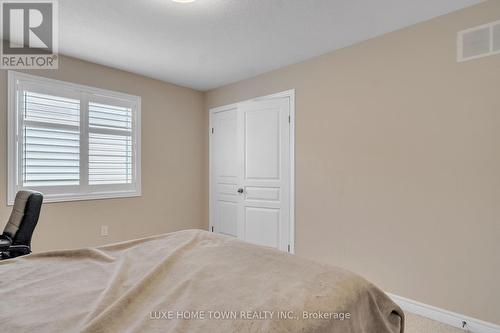 36 Chartwell Circle, Hamilton, ON - Indoor Photo Showing Bedroom