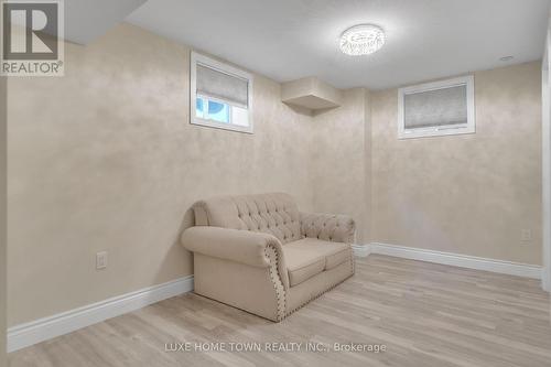 36 Chartwell Circle, Hamilton, ON - Indoor Photo Showing Other Room