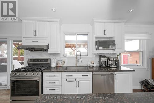 1278 Canvey Crescent, Mississauga, ON - Indoor Photo Showing Kitchen With Upgraded Kitchen