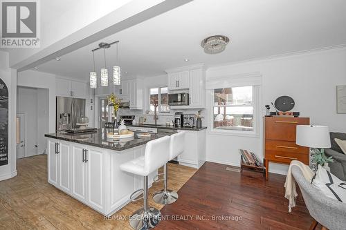 1278 Canvey Crescent, Mississauga, ON - Indoor Photo Showing Kitchen With Upgraded Kitchen