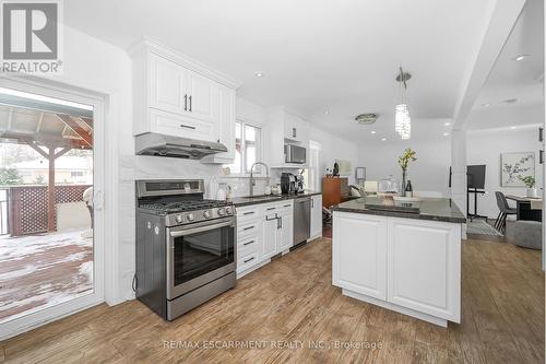 1278 Canvey Crescent, Mississauga, ON - Indoor Photo Showing Kitchen With Upgraded Kitchen