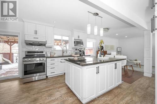 1278 Canvey Crescent, Mississauga, ON - Indoor Photo Showing Kitchen With Upgraded Kitchen