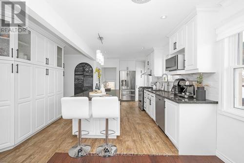 1278 Canvey Crescent, Mississauga, ON - Indoor Photo Showing Kitchen With Upgraded Kitchen